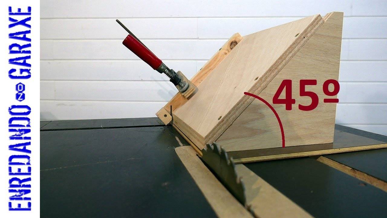 Как отпилить угол 45 без стусла, как обрезать плинтус под 45 градусов
