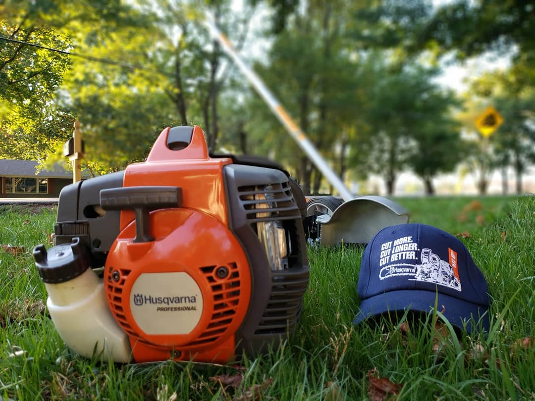 Что лучше штиль. Триммер Хускварна. Stihl br 700. Husqvarna 535 LK. Хускварна 135 триммер.