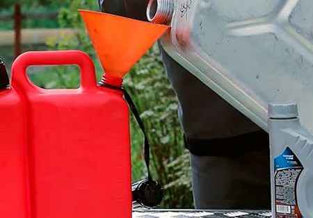 Бензин с маслом для бензопил — как разбавлять и зачем это делается