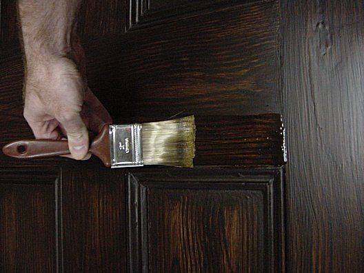 Как покрасить и покрыть дверь лаком