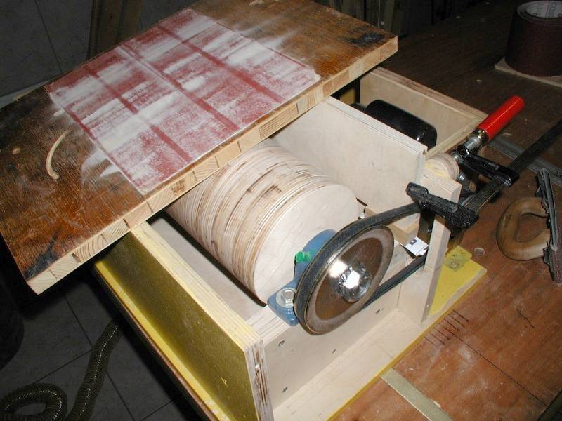 Шлифовальный станок по дереву: как изготовить своими руками дисковый, ленточный или барабанный, рекомендации по подбору материала, обзор заводских моделей, советы по уходу и обслуживанию