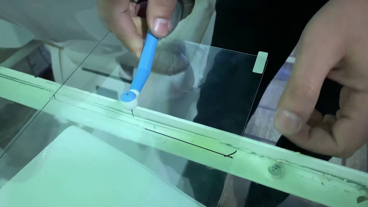 Подробная инструкция: как правильно резать зеркало стеклорезом - техника