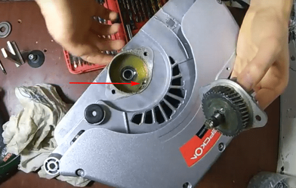 Как разобрать двигатель циркулярки