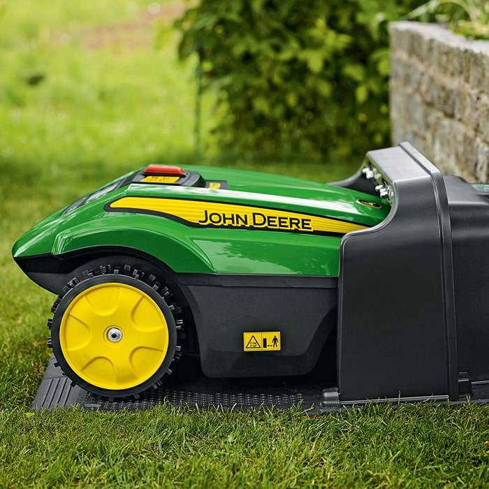 Нужно ли собирать траву после газонокосилки робота