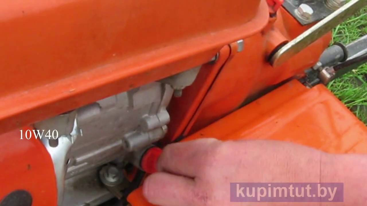 Масло в двигатель и в коробку мотоблока: выбор и замена