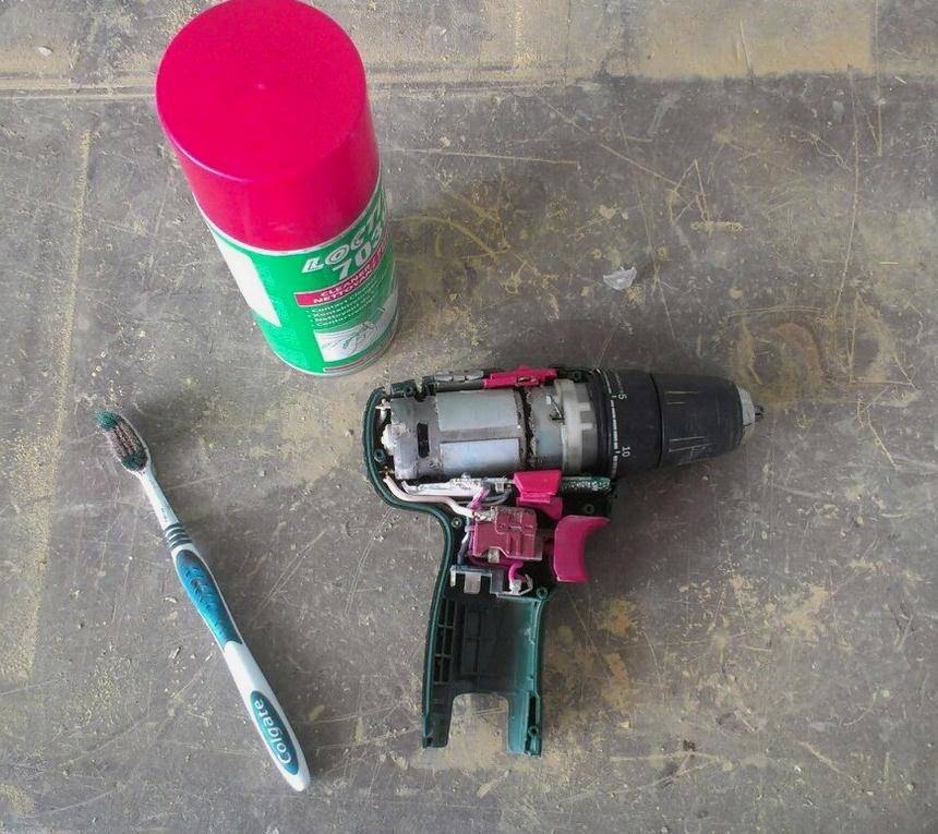 чистка шуруповерта. щетка на дрель для химчистки салона автомобиля. чистка шуруповерта. Bsb 18cbl-ck aeg 4932430925. насадки щетки для шуруповерта для химчистки.