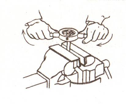 Процесс нарезания резьбы на токарном станке