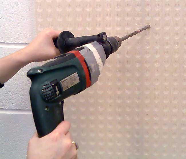 Как сделать отверстие в стене без дрели