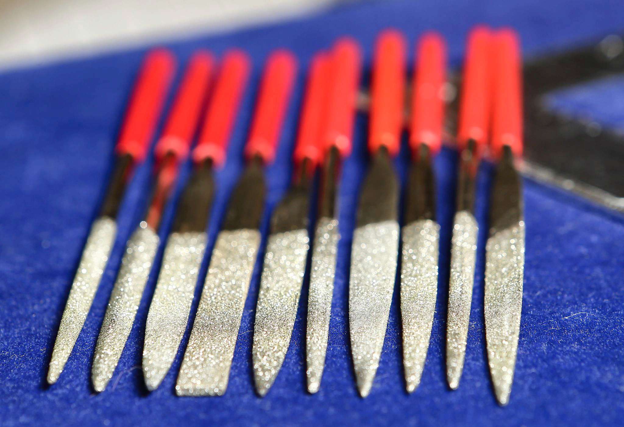 Надфиль: назначение, виды, формы, отличие от напильника