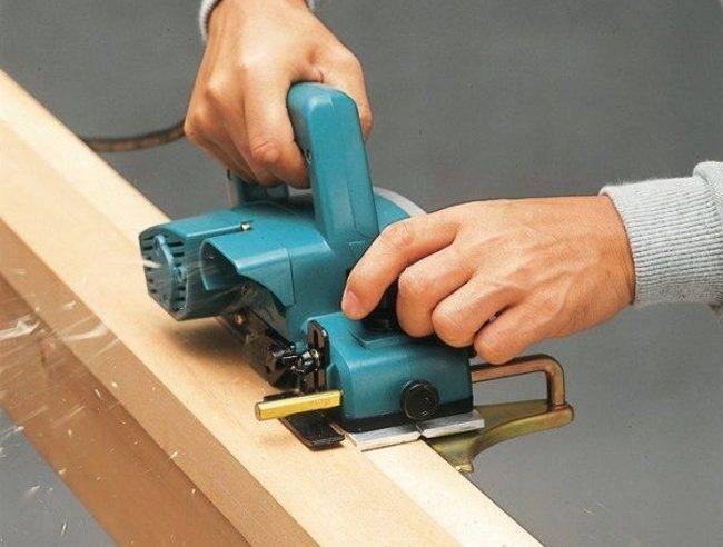 Как выровнять деревянный пол: инструкция