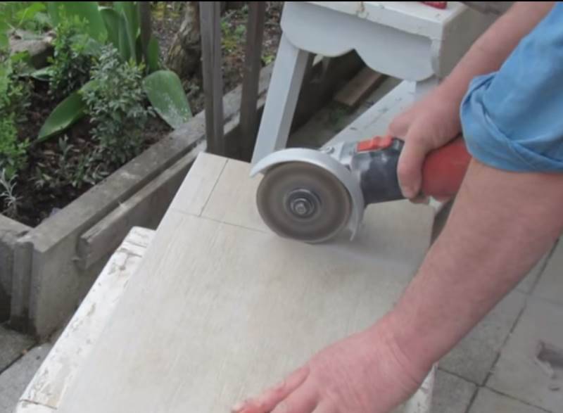 Резка плитки: ручной плиткорез, как пользоваться, чем резать, инструмент, можно ли болгаркой керамическую половую, керамогранит