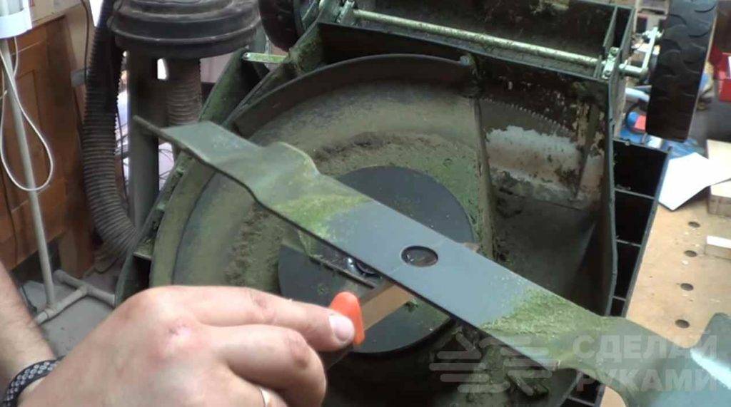 Как открутить болт на газонокосилке. как снять нож на электрической газонокосилке