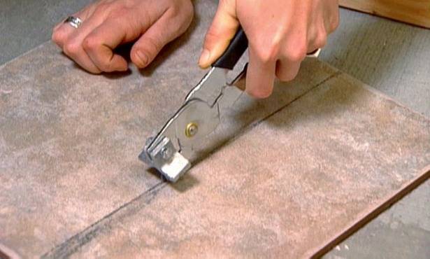 Как резать керамическую плитку в домашних условиях (плиткорезом, болгаркой и пр) + видео