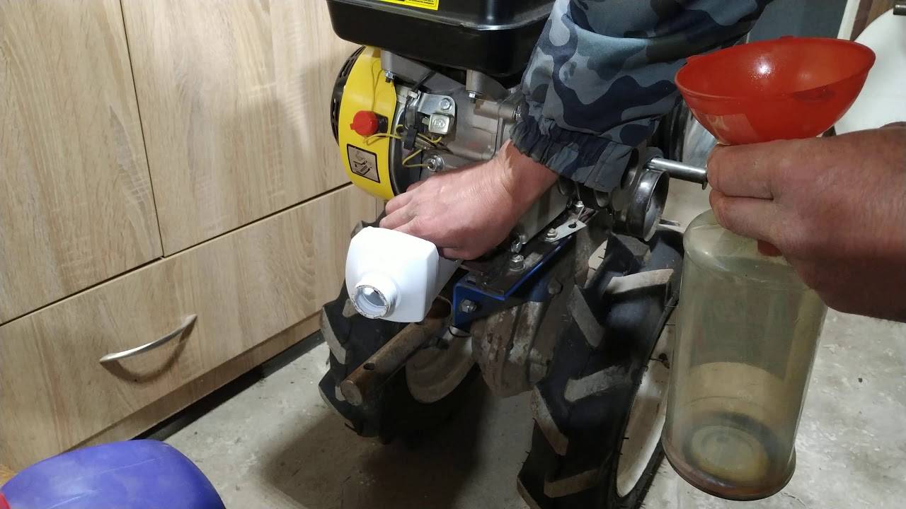 Какой бензин заливать в мотоблок: нужно ли разбавлять бензин маслом