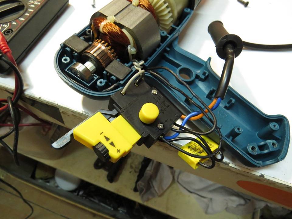 Электросхема дрели с регулятором оборотов и реверсом: схема подключения перфоратора интерскол