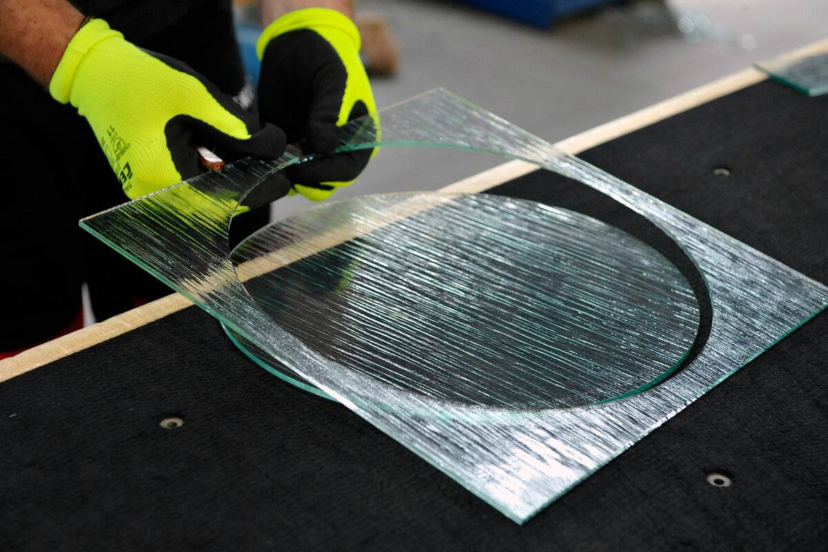 Как резать зеркало стеклорезом: как правильно отрезать в домашних условиях, с какой стороны