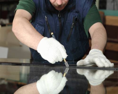 Как резать стекло стеклорезом и не только