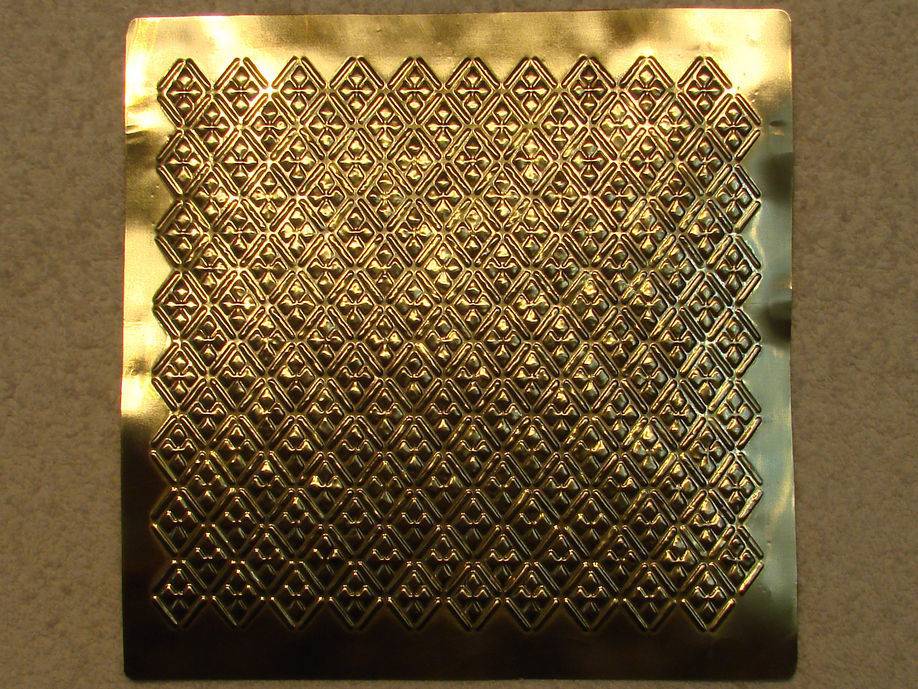 Художественная чеканка, тиснение металла и гравирование по металлу - техники декора ювелирных изделий