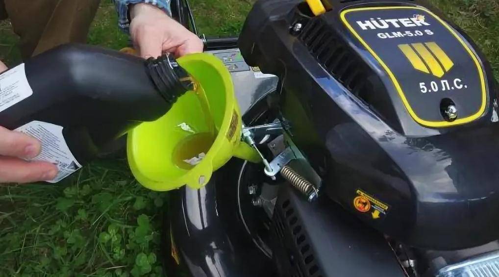 Как выбрать и поменять масло для газонокосилок с 2-тактным и 4-тактным двигателем