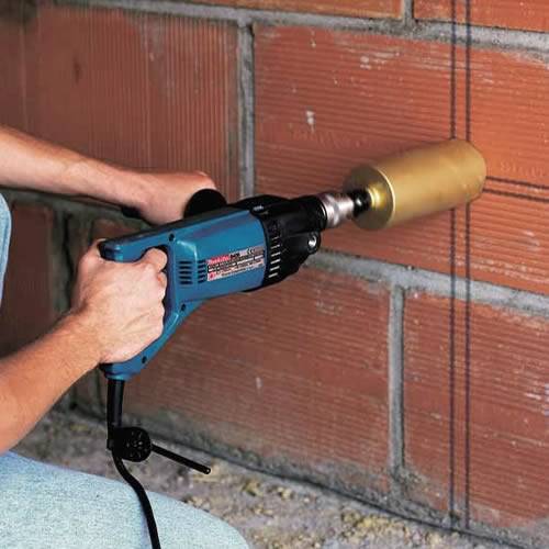Как сверлить бетонную стену дрелью