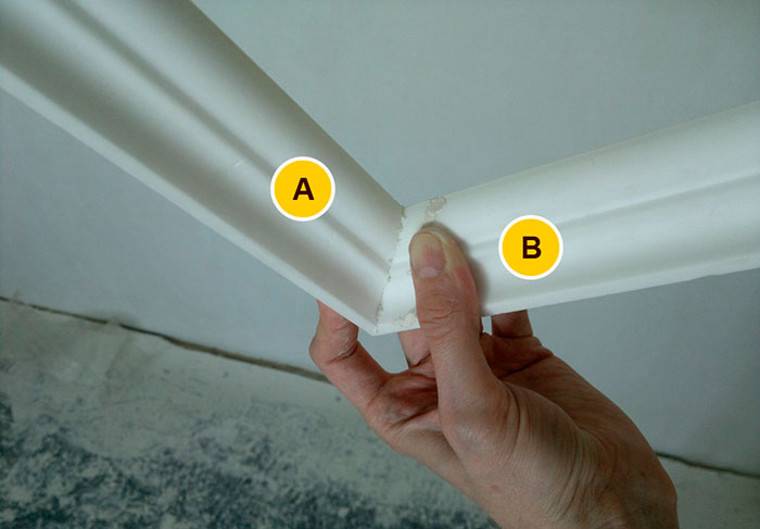 Обрезаем потолочный плинтус в углах в домашних условиях без стусла правильно: обзор +видео