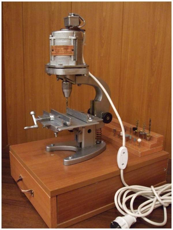 Сверлильные станки из фотоувеличителя и микроскопа