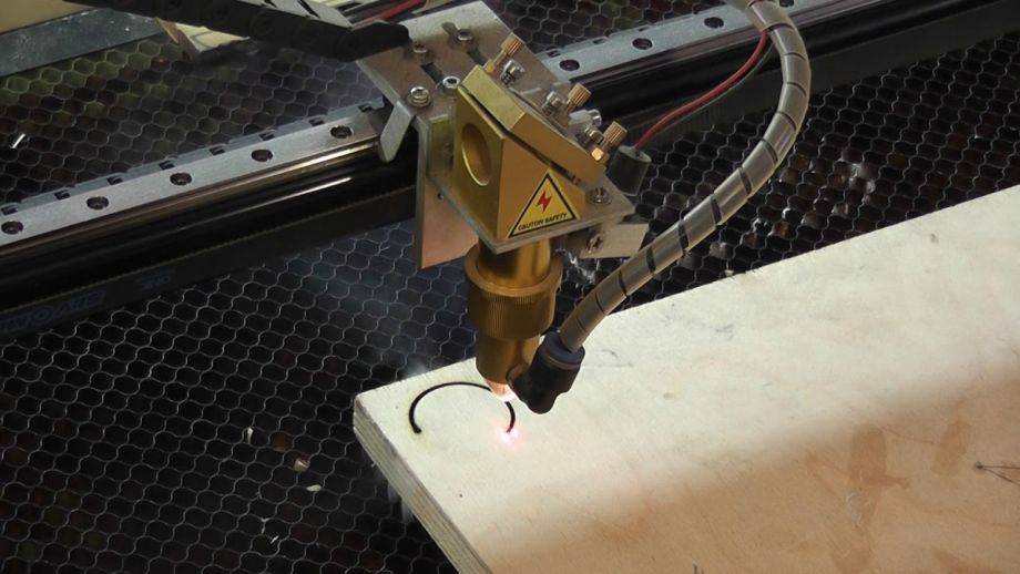 Лазерная резка фанеры: новый способ раскроя материала