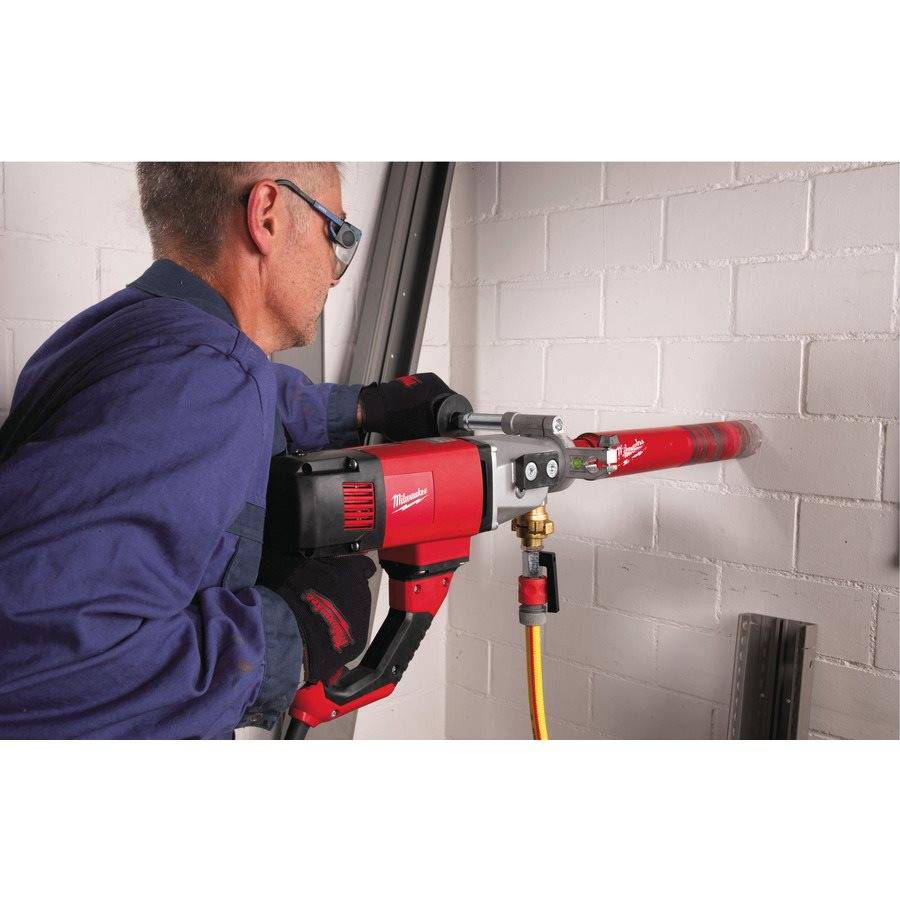 Как просверлить бетонную стену обычной дрелью, шуруповертом или перфоратором в панельном доме: чем сверлить отверстия без пыли и можно ли просверлить в несущей стене