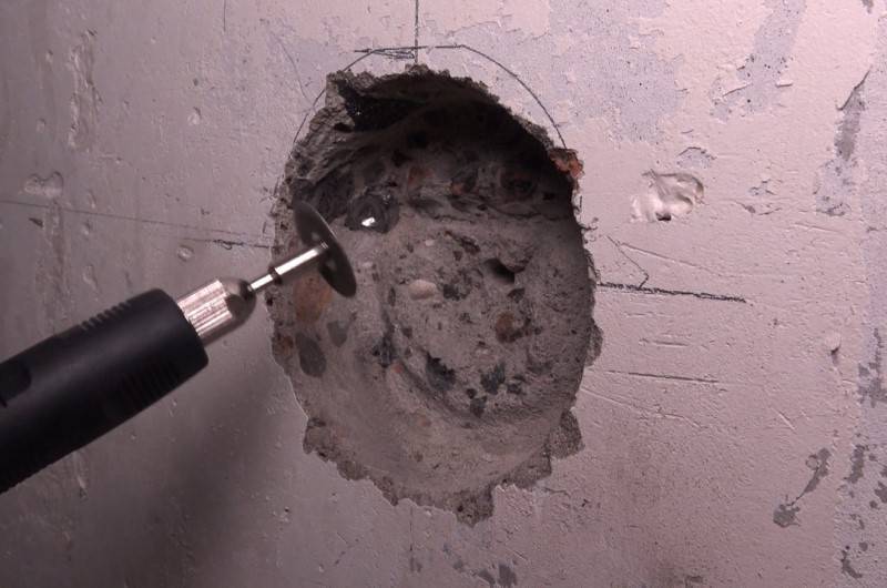 А как правильно просверлить дырку в бетонном потолке