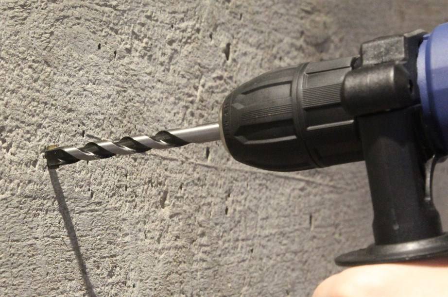 Пошаговая инструкция, как просверлить бетон обычной дрелью
