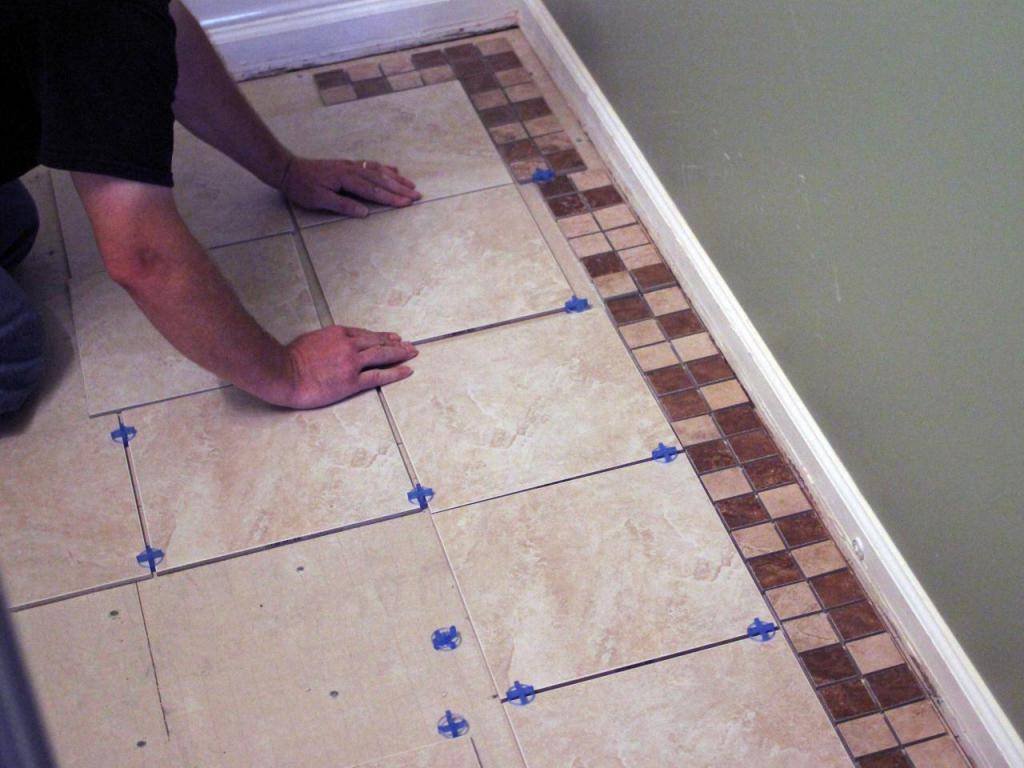Укладка плитки в ванной своими руками: на пол и на стену