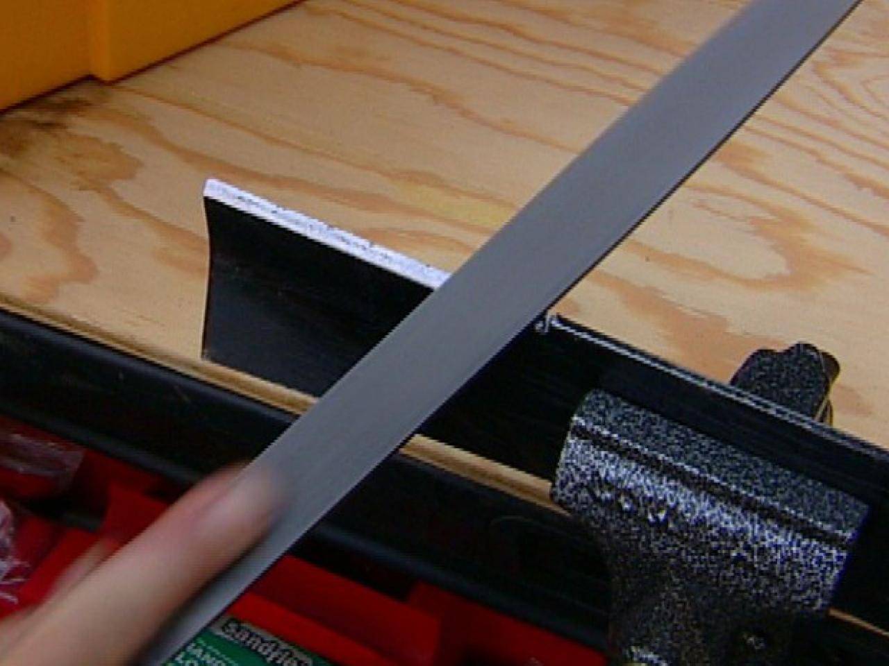 Когда затачивать ножи на газонокосилке. обслуживание газонокосилки: как снять нож для заточки или замены. заточка ножей на наждачном станке