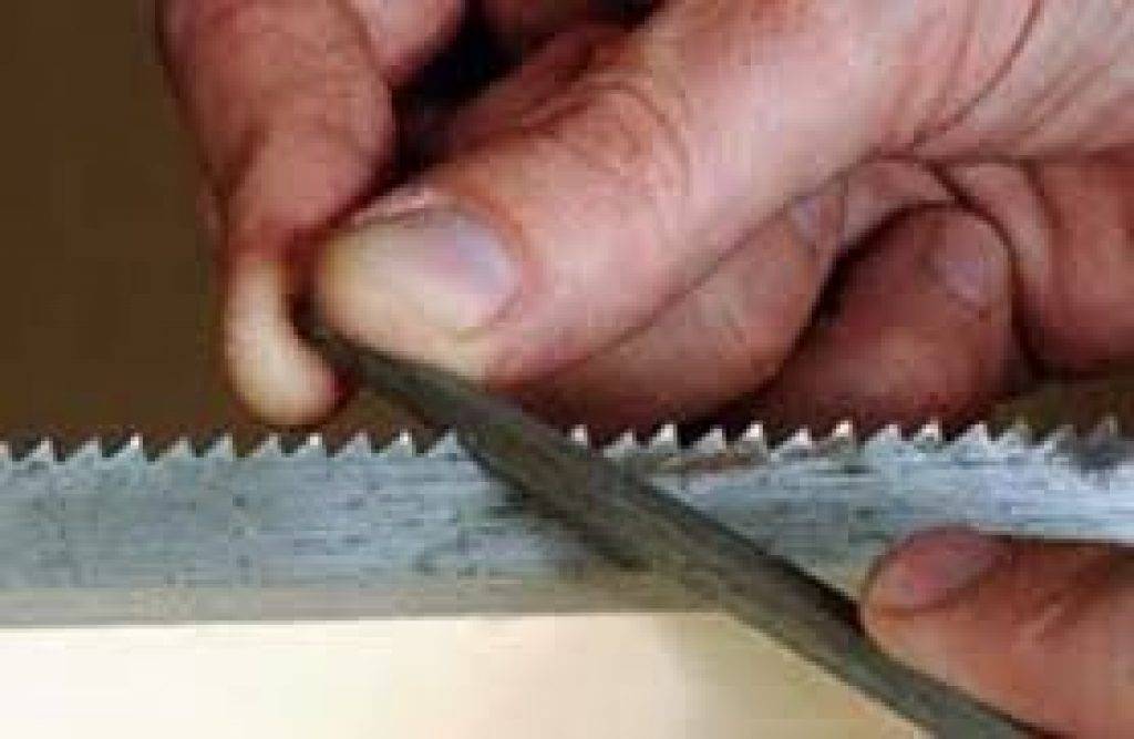 Как правильно заточить ножовку по дереву?