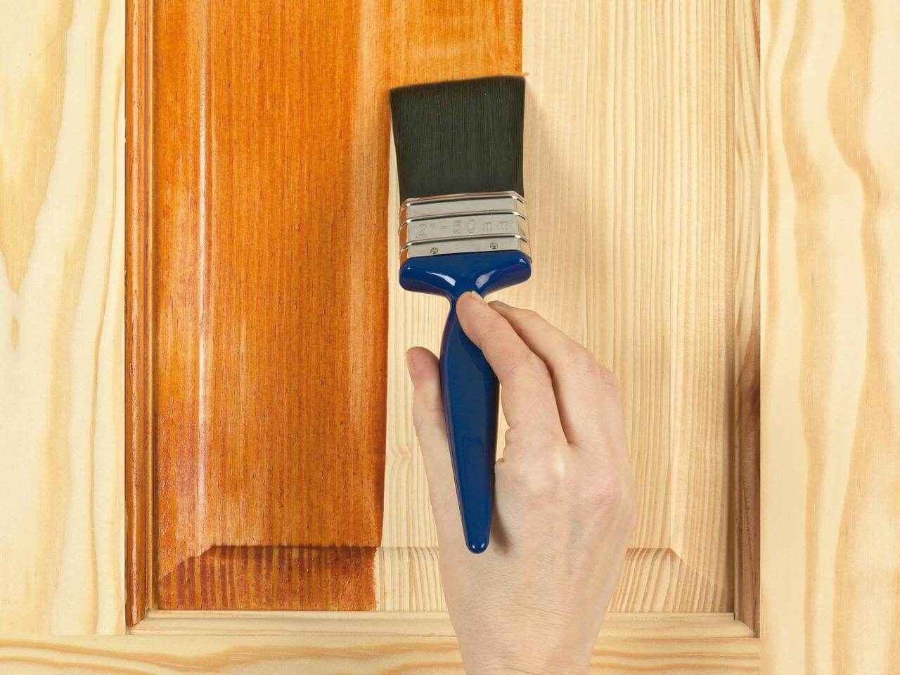 Как покрасить деревянную дверь своими руками: лаком, краской