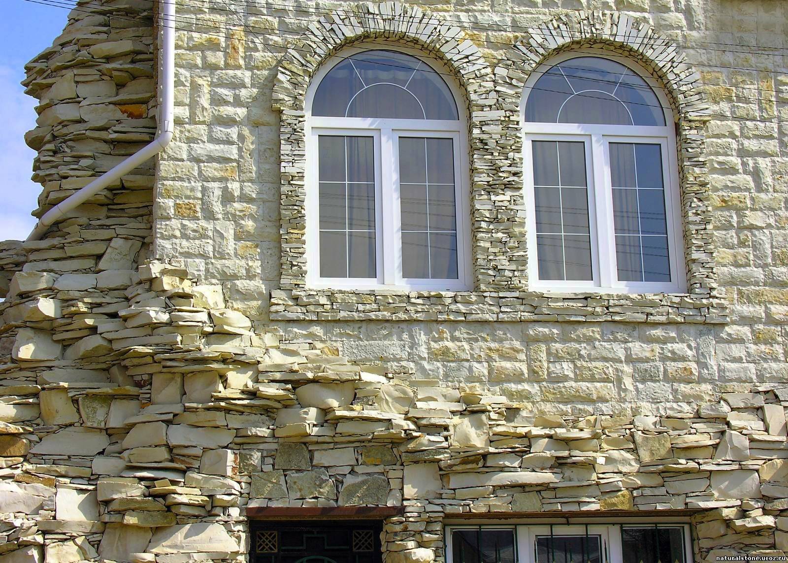 Облицовка фасада натуральным камнем: виды кладки, преимущества и недостатки отделки природным материалом