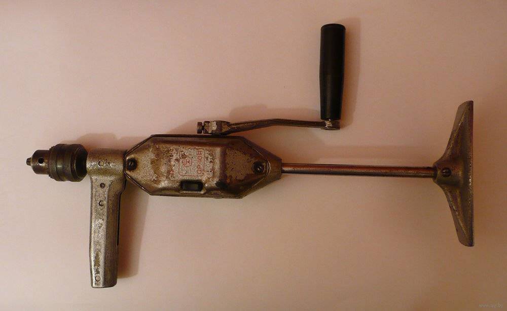 Устройство ручной механической дрели советского образца