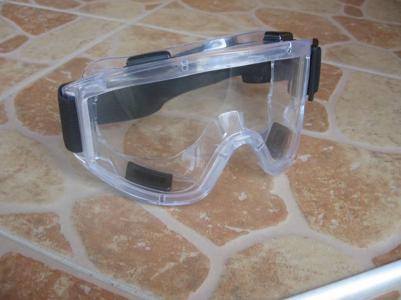 Защитные очки и другие средства для работы с болгаркой
