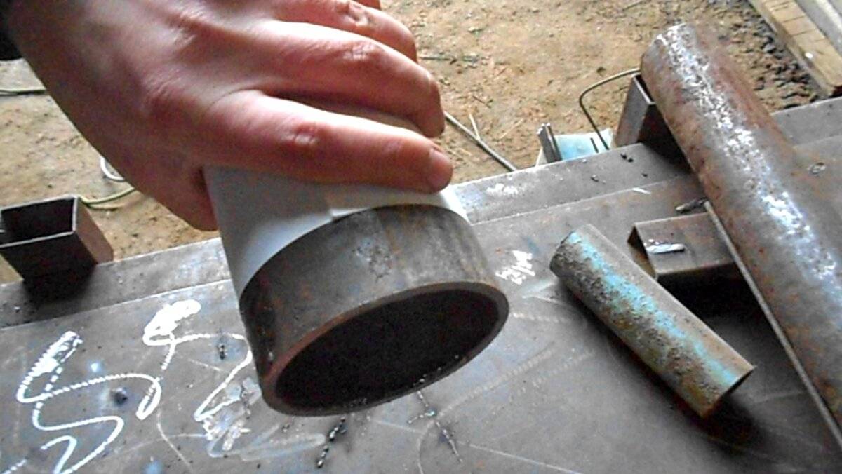 Как обрезать ровно трубу большого диаметра болгаркой