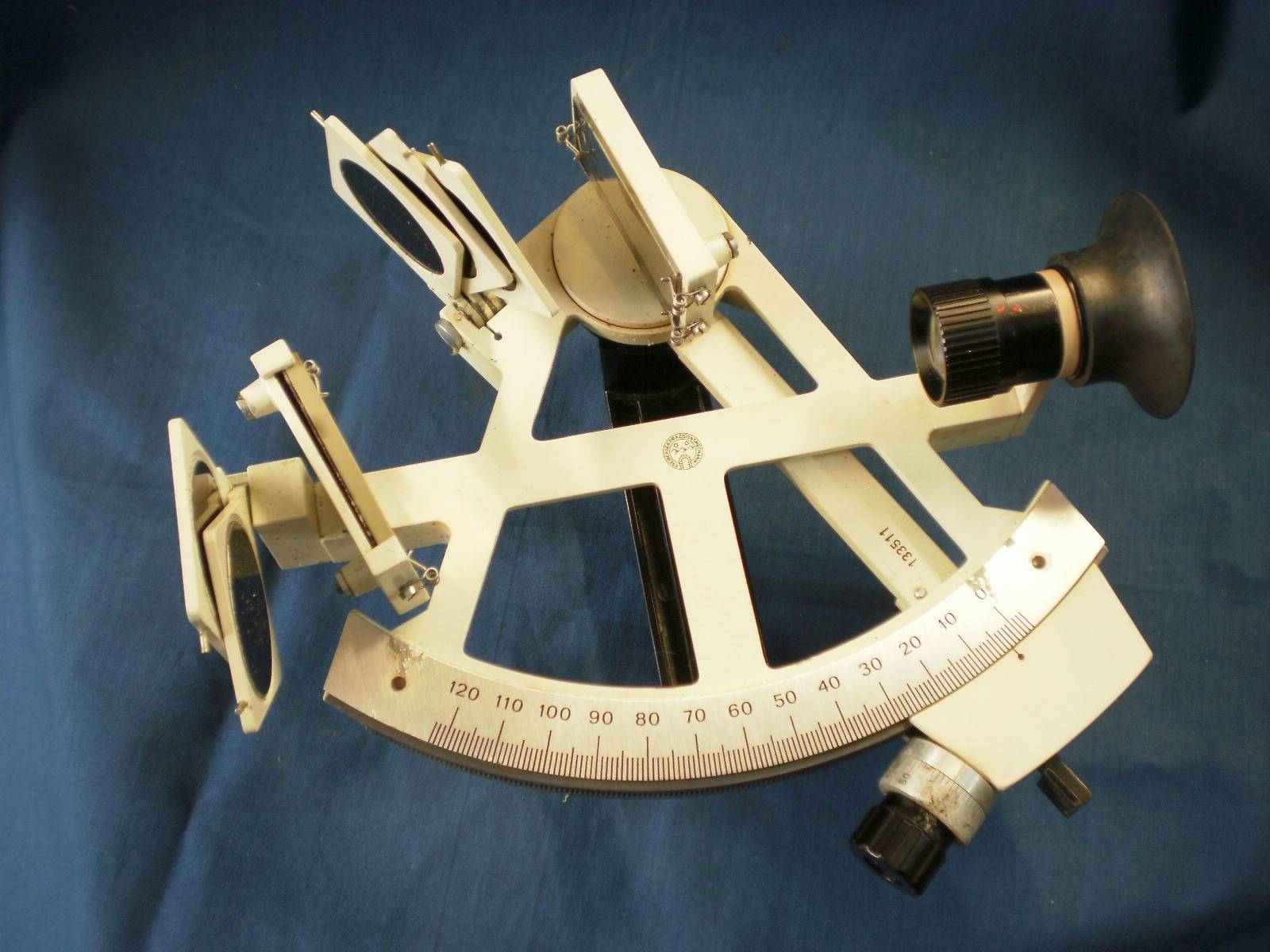 Угломерный инструмент: астрономический, геодезический, октанты
