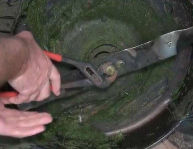 Как снять нож с газонокосилки - дачный сезон
